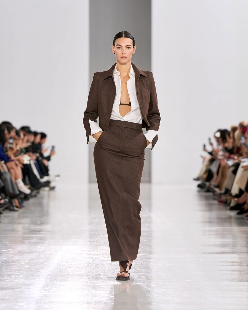 Показ Max Mara SS2025 Париж