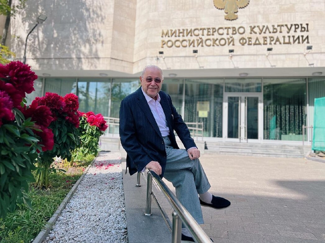 Евгений Петросян