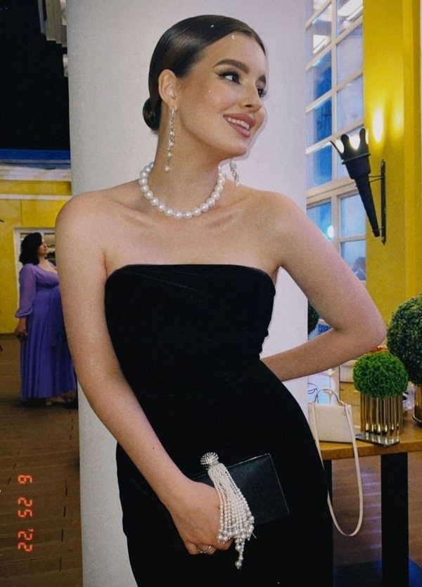 Александра Стриженова