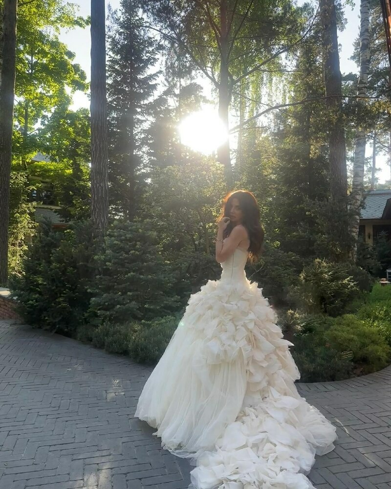 Анна Плетнева вышла на светскую премию в образе невесты