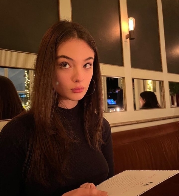 Дева Кассель
