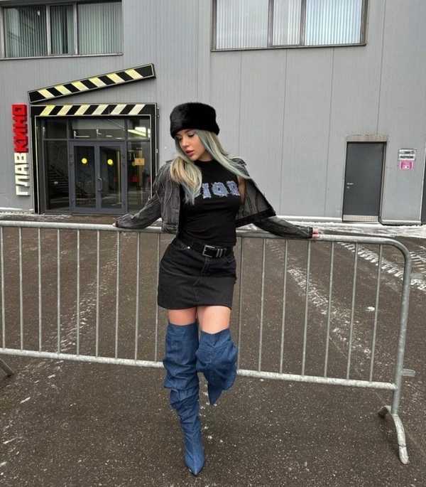 Необычный и стильный вариант обуви из джинсовой ткани показала Mia Boyka