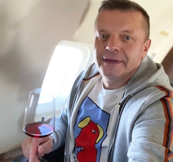 Леонид Парфенов уехал 25 февраля