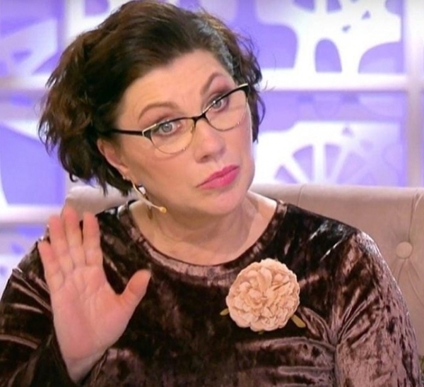 Роза Сябитова: "Я заложник привычек, и не хочу их менять, потому что это Я. Ем только то, к чему привыкла: кофе, яйца, курица, рыба, фрукты"(орфография и пунктуация автора сохранены, — прим. www.vizzoomir.com)