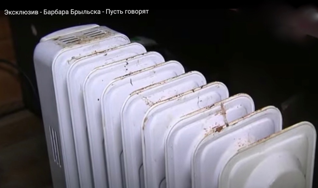 В холодное время актриса включает обогреватель