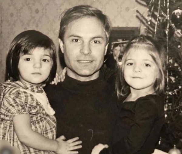 Родион Нахапетов с дочерями Анной и Марией