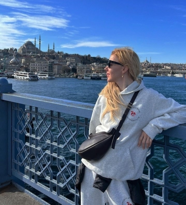Юлианна Караулова улетела на отдых в Стамбул