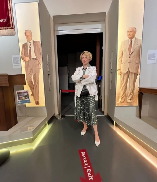 Яна Чурикова: "Я не могу работать по чужим текстам. Я не могу работать по текстам, которые написал кто-то и я должна читать это по телесуфлеру".