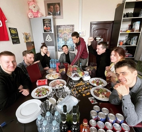 Последний концерт "Ногу свело" состоялся в Мытищах: музыкантов хорошо принимала публика, а организаторы накрыли стол