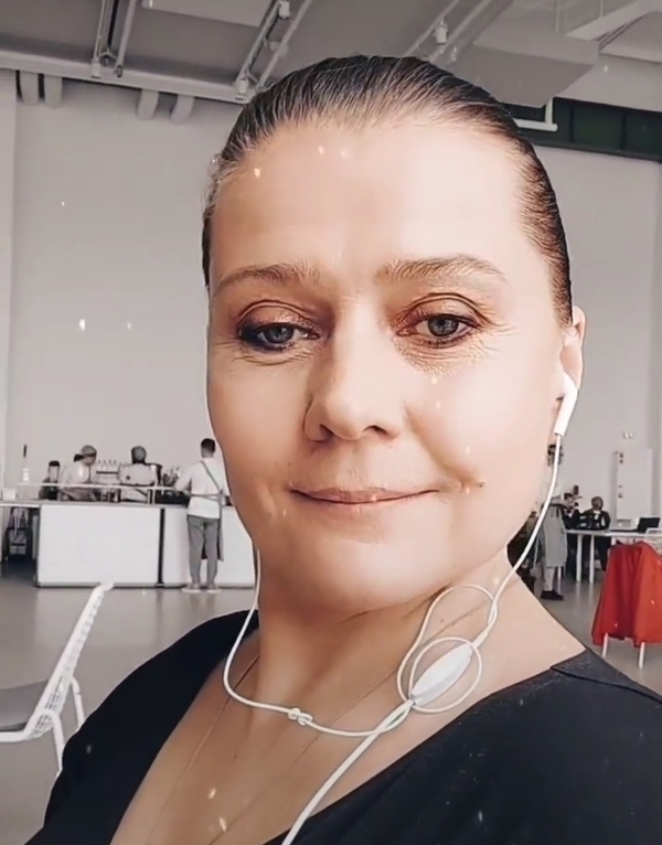 49-летняя Мария Голубкина устраивает театральные вечеринки у себя дома