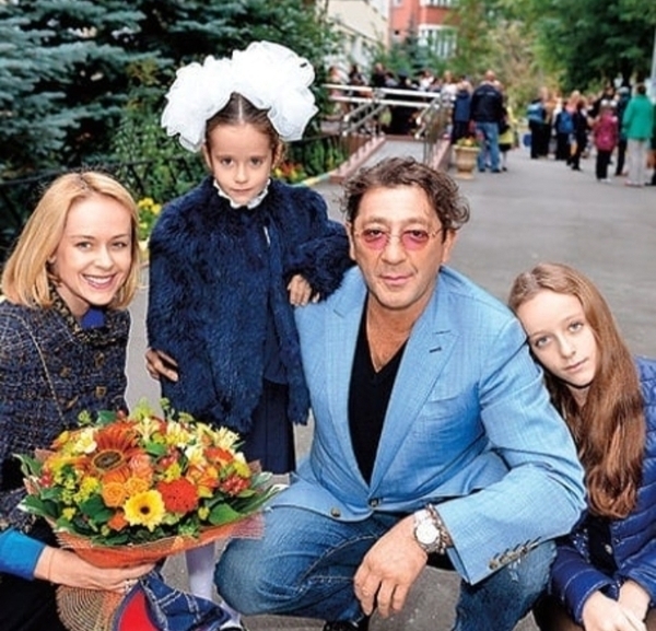 Григорий и Анна Лепс с дочерями Евой и Николь