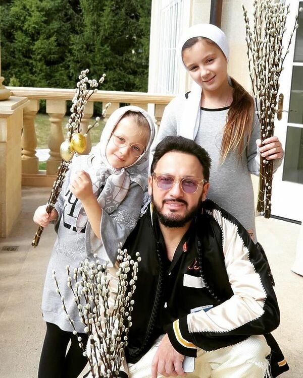 Стас Михайлов с дочерями