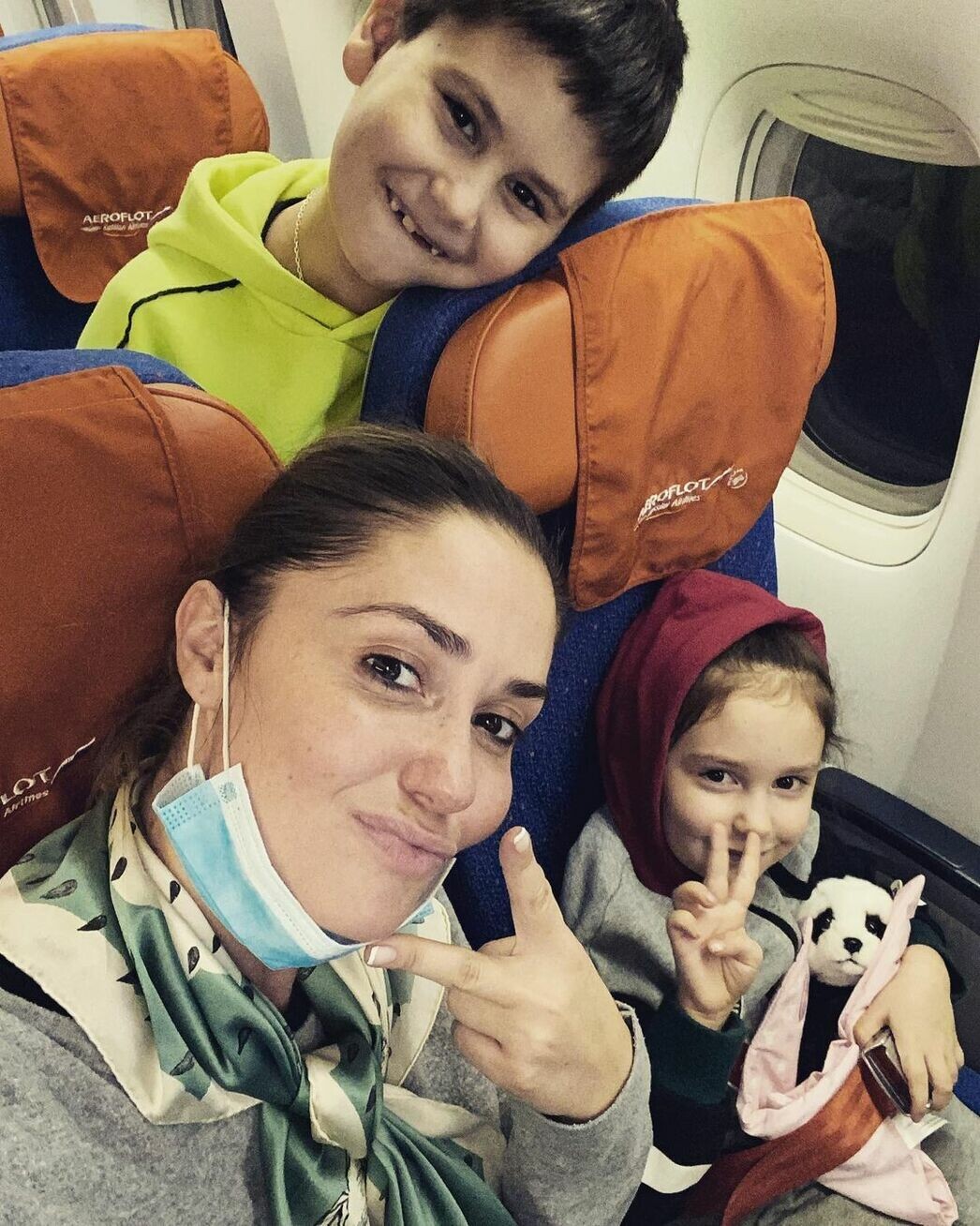 Агата Муцениеце с детьми летят отдыхать