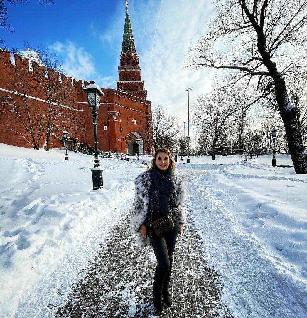 Ольга Орлова с сумкой кросс-боди