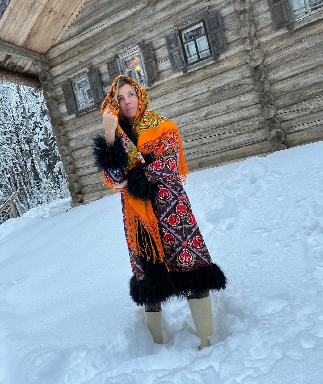 Светлана Бондарчук призналась, что обожает цветастые платки а-ля-рюс