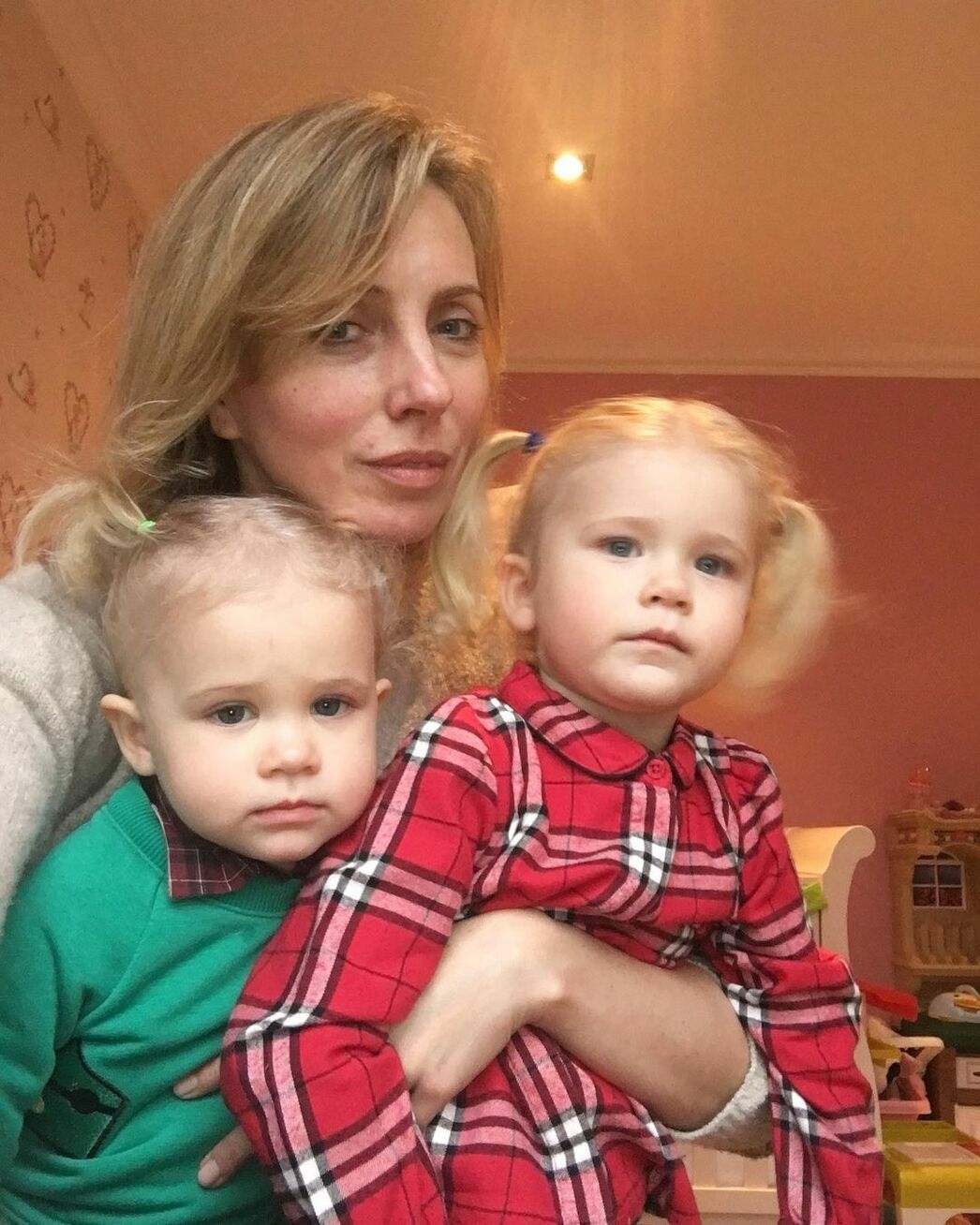 Светлана Бондарчук с внучками