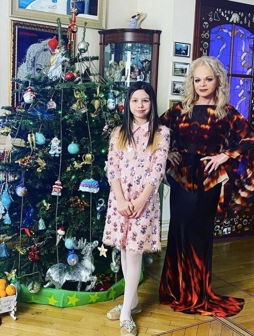 Лариса Долина с внучкой