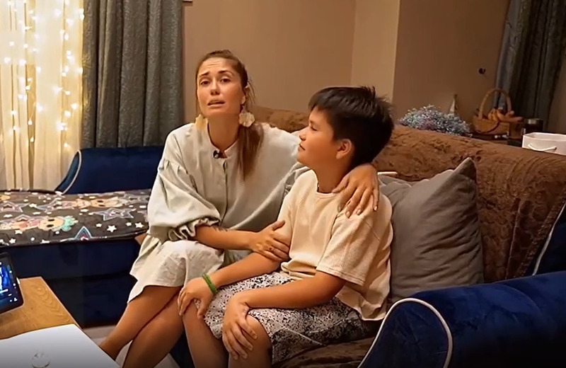 Агата Муцениеце с 8-летним Тимофеем Прилучным