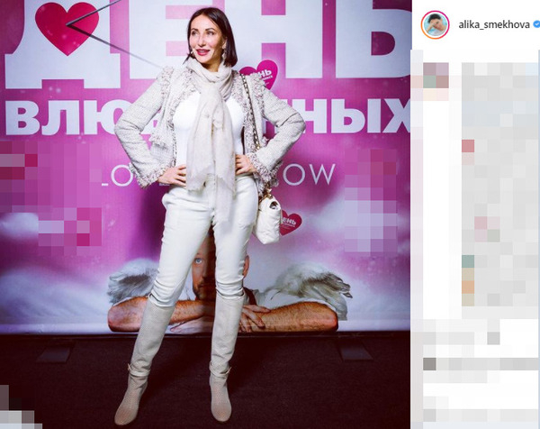 Алика Смехова в белом