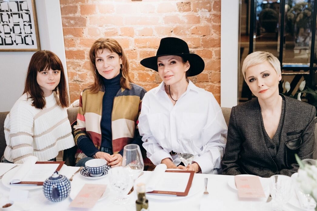 Ксения Суркова, Светлана Камынина, Эвелина Бледанс и Дарья Повереннова