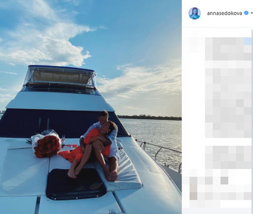 Анна Седокова и Янис Тимма на яхте отметили помолвку