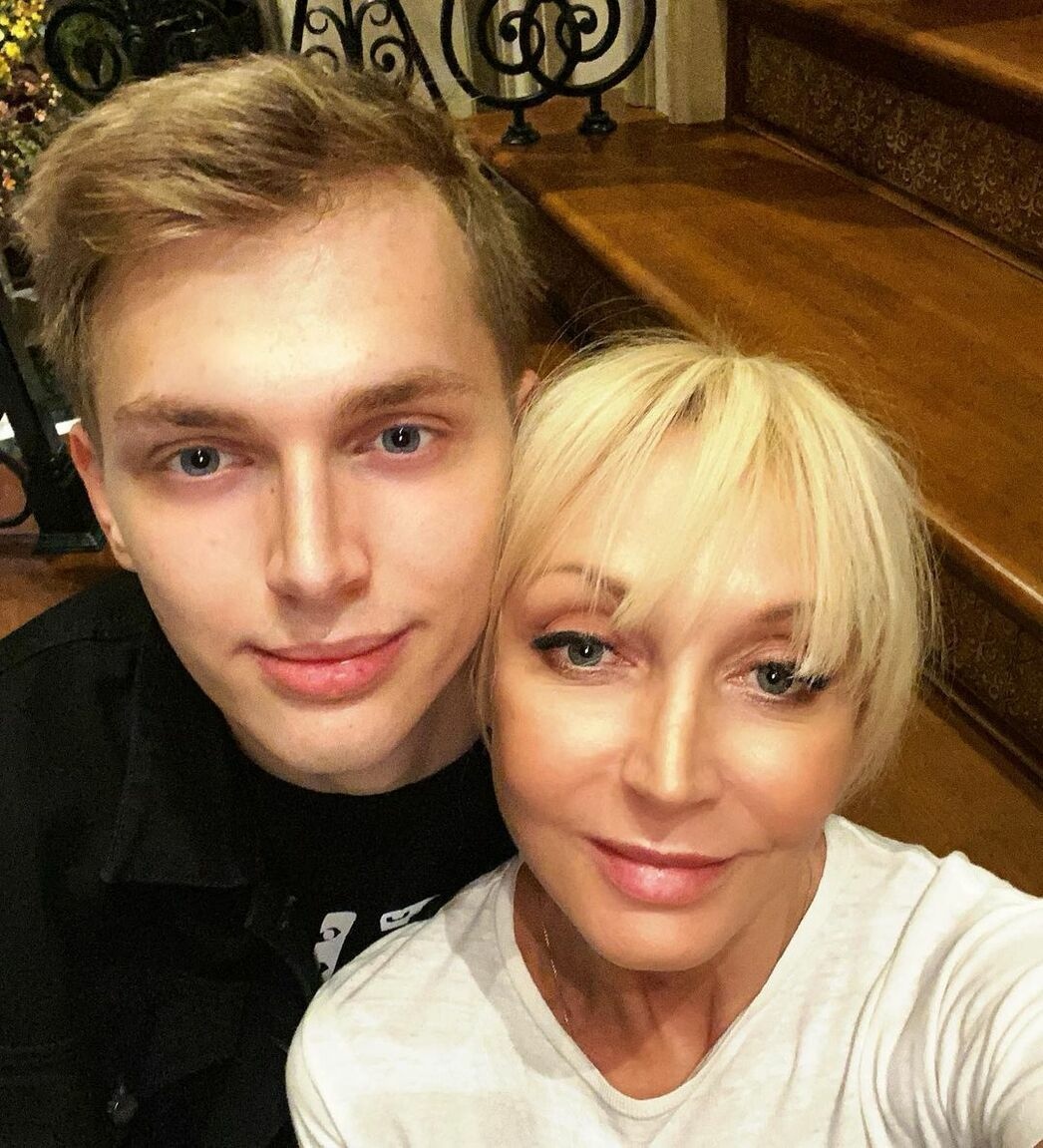 Кристина Орбакайте со средним сыном Дэни навестила Аллу Пугачеву в ее замке