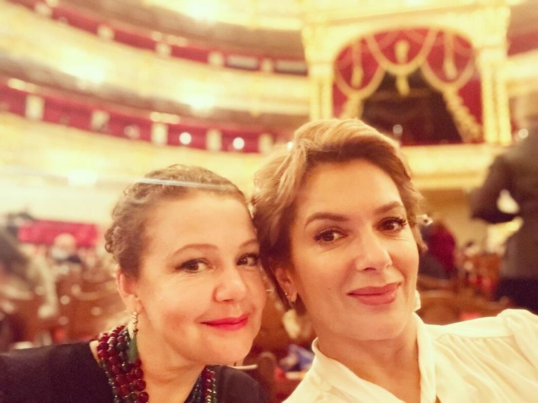 Мария Порошина сфотографировалась в Большом театре и удивила новой прической поклонников