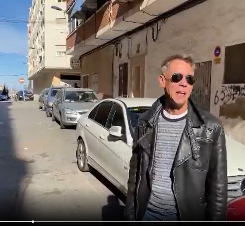 Алексей Панин откровенно признался: "Да. Торревьеха — это деревня. Да. Я живу в простом скромном районе. Да. У меня нету денег"
