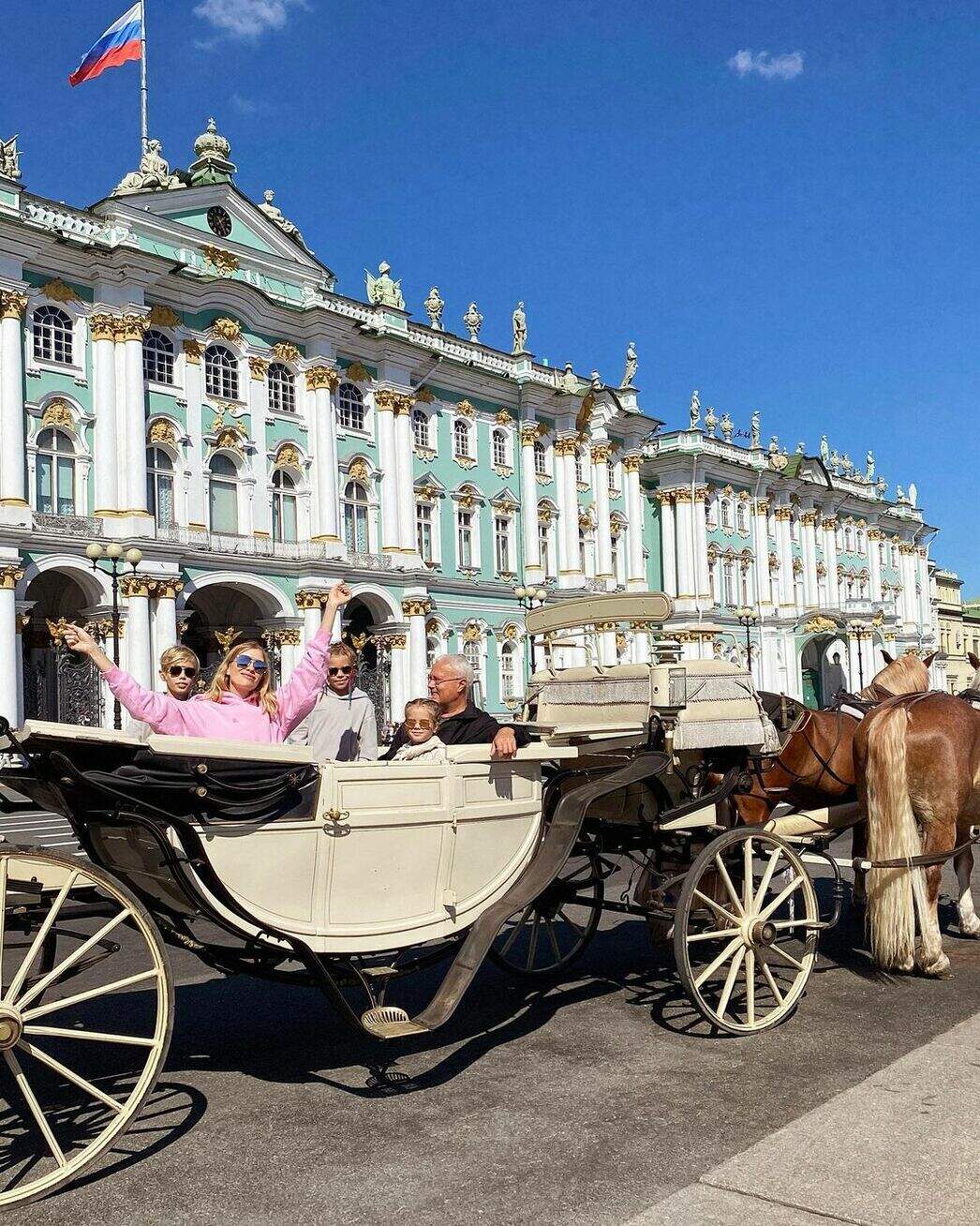 Елена Перминова, Александр Лебедев и дети в Санкт-Петербурге