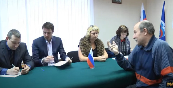 Марат Сафин на депутатском приеме. Кадр из программы "Тает лед"