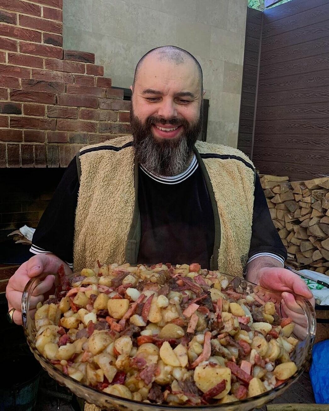 Максим Фадеев готовит картошку по-охотничьи