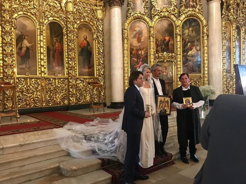 Венчание Ксении Собчак и Константина Богомолова. Корону над головой Ксении держал Андрей Малахов