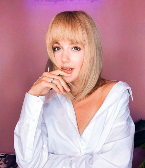 Юлианна Караулова с челкой