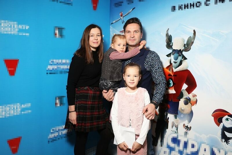 Виктор Добронравов с семьей