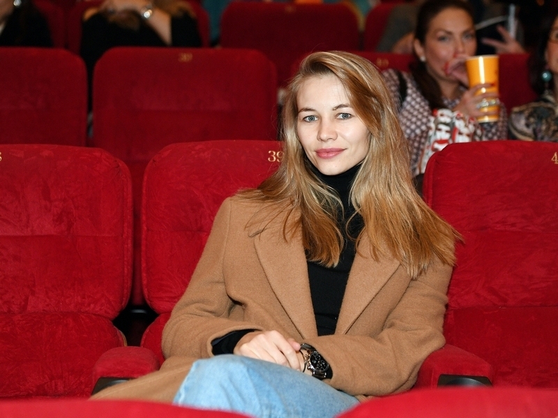 актриса Светлана Устинова
