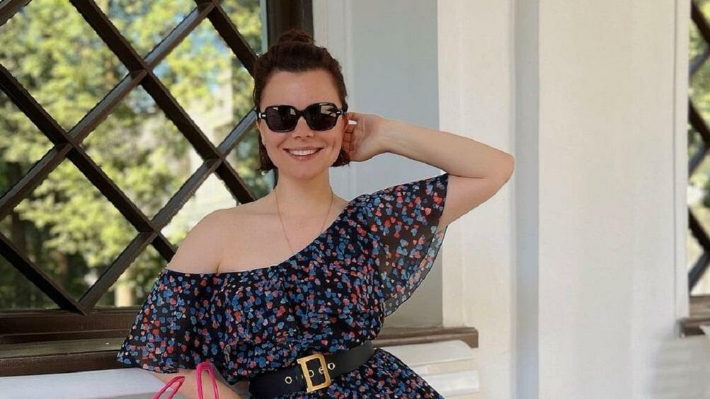 Намылила «красавиц»: Татьяна Брухунова показала коллекцию винтажных ваз