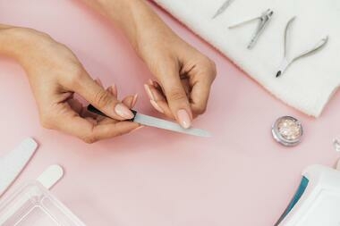 Остановитесь! 7 привычных процедур, которые портят ваши ногти