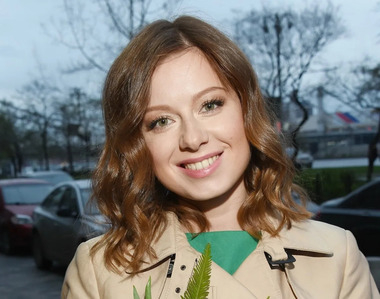 Юлия Савичева удивила семью и поклонников новым рок-образом
