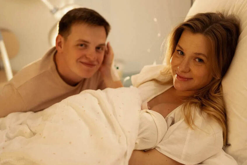 АННА НЕМЧЕНКО И ДМИТРИЙ МЕНЯЙЛО С ДОЧЕРЬЮ