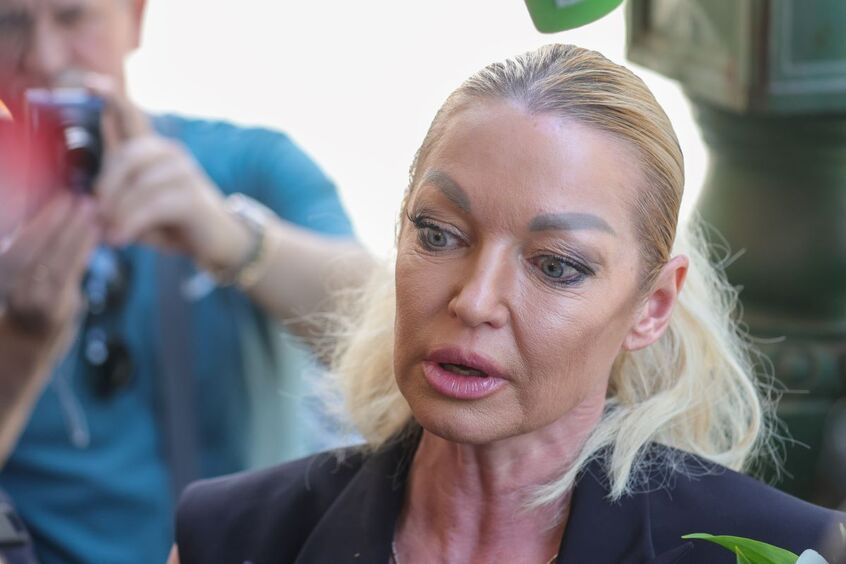 «Мне нужно гробу поклониться!»: Волочкова устроила истерику на похоронах Григоровича