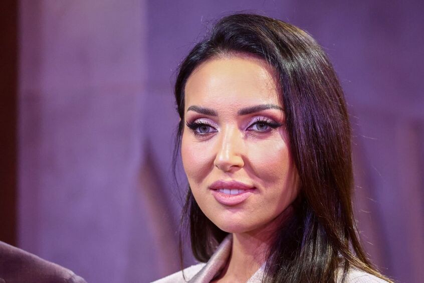 «Мое солнышко»: Алсу прослезилась на сцене, исполняя песню для «особенной» зрительницы