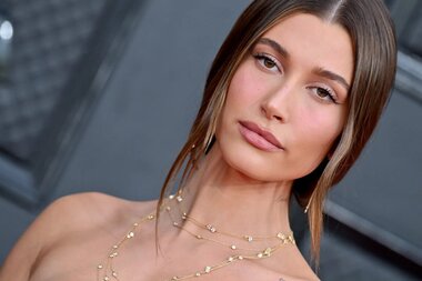 «Это было страшно»: Хейли Бибер рассказала о тяжелых родах и угрозе жизни