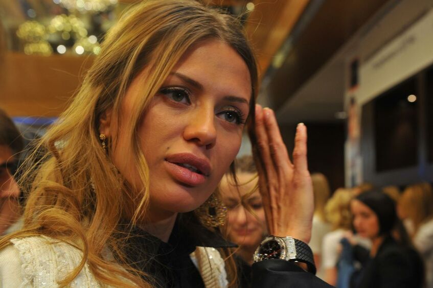 «Всем миром насобирали»: Боня показала баулы с едой, которые возьмет на Эверест