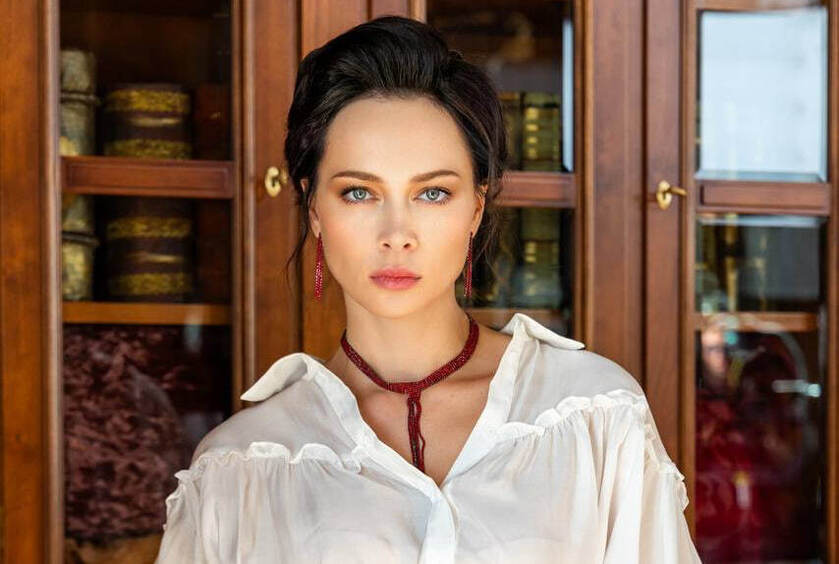 НАСТАСЬЯ САМБУРСКАЯ