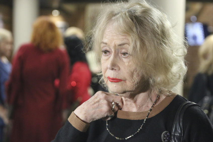 87-летняя Светлана Немоляева отказалась от госпитализации и продолжила работать