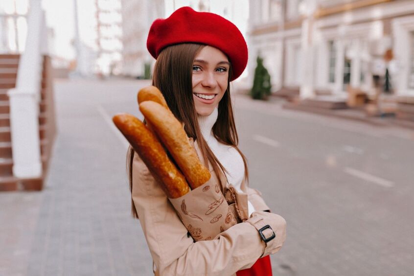 Кепка «деда» и бабушкин берет: трендовые головные уборы на весну из прошлого