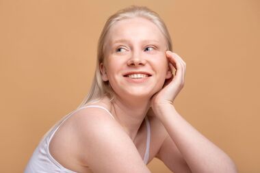 Бледность снова в тренде: 3 причины отказаться от загара
