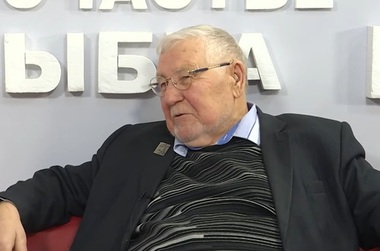 Режиссер Александр Кононов скончался на борту самолета, экстренно вернувшегося в Шереметьево