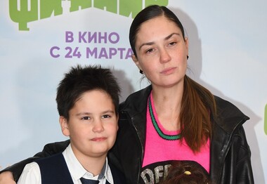 Агата Муцениеце с сыном Тимофеем