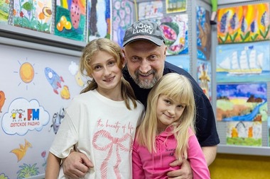 Гоша Куценко вместе со своими дочками